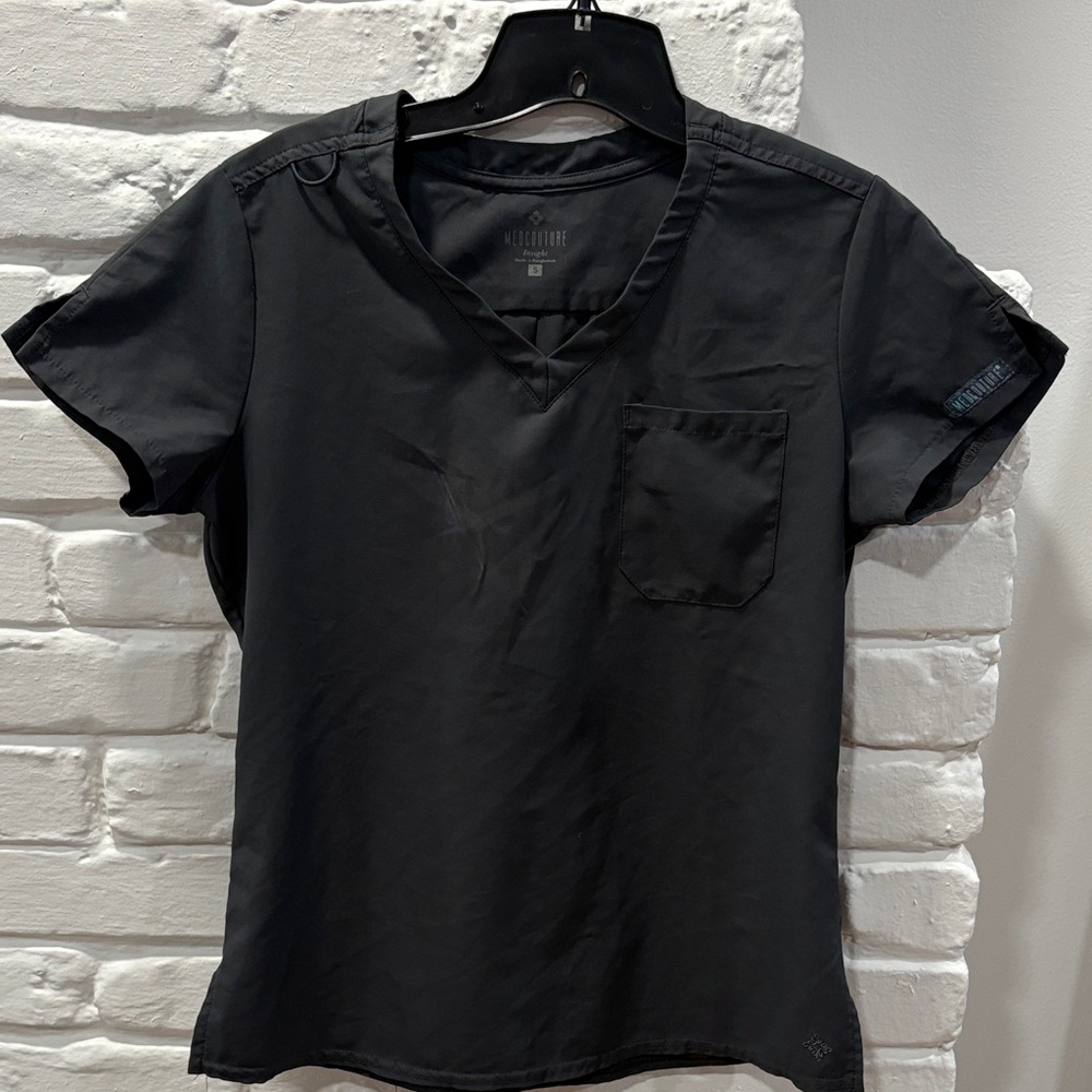 MEDCOUTURE SCRUB TOP